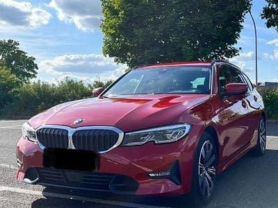 Rot Gebraucht 2022 BMW 320 Shadowline Kombi | 30.500 € (Guter Preis)