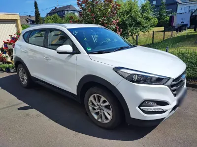 Gebraucht Hyundai Tucson 104 PS (76 kW) 2016 Weiß SUV