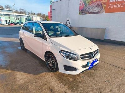 Weiß Gebraucht 2016 Mercedes B200 Urban Van / Kleinbus | 13.649 € (Guter Preis)