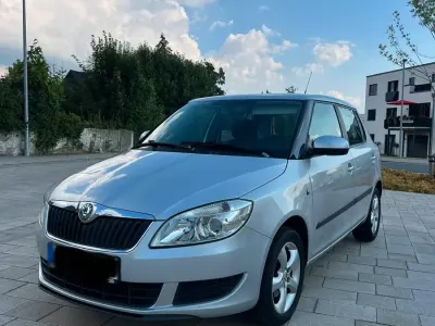Gebraucht Skoda Fabia 60 PS (44 kW) 2011 Silber Kleinwagen