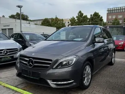 Gebraucht Mercedes B200 136 PS (100 kW) 2014 Grau Kleinwagen