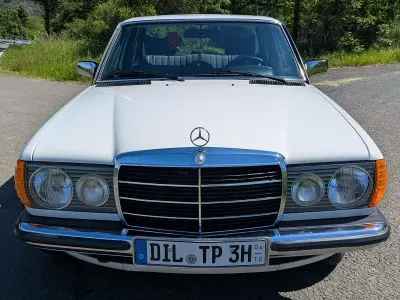 Gebraucht Mercedes 200 94 PS (69 kW) 1978 Weiß Limousine