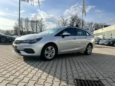 Używany Opel Astra 122 KM (89 kW) 2021 Srebrny Kombi
