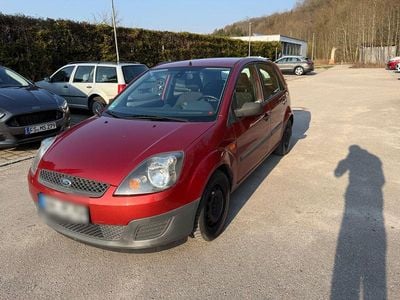 Gebraucht Ford Fiesta Ambiente 69 PS (50 kW) 2007 Rot Kleinwagen