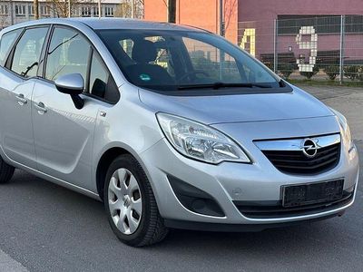 Gebraucht Opel Meriva Edition 101 PS (74 kW) 2011 Silber Van / Kleinbus