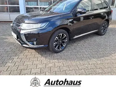 Gebraucht Mitsubishi Outlander P-HEV Top 121 PS (88 kW) 2016 Schwarz SUV