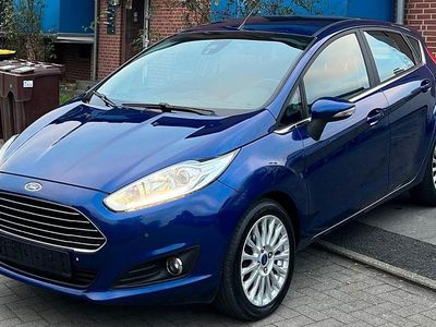 Gebraucht Ford Fiesta Titanium 125 PS (91 kW) 2014 Indicblau metallic Kleinwagen