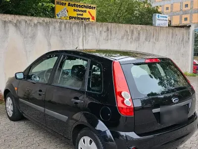 Gebraucht Ford Fiesta 80 PS (58 kW) 2007 Schwarz Kleinwagen