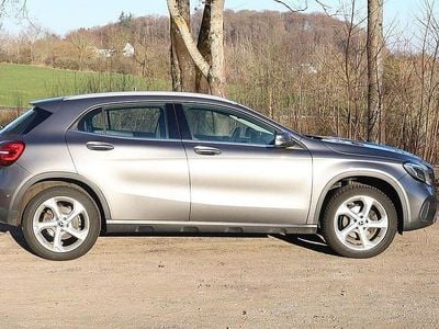 Grau Gebraucht 2019 Mercedes GLA220 Edition SUV | 19.500 € (Guter Preis)