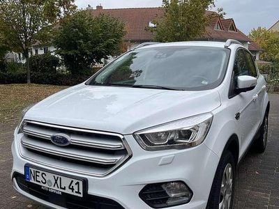 Gebraucht Ford Kuga Trend 150 PS (110 kW) 2018 Weiß SUV