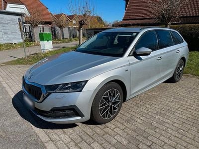 Gebraucht Skoda Octavia Clever 150 PS (110 kW) 2022 Silber Kombi