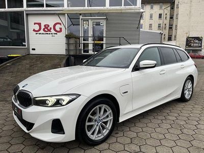 Weiß Gebraucht 2022 BMW 330e Sport Line Limousine | 26.999 € (Fairer Preis)