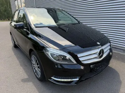 Gebraucht Mercedes B200 156 PS (114 kW) 2013 Schwarz Kleinwagen