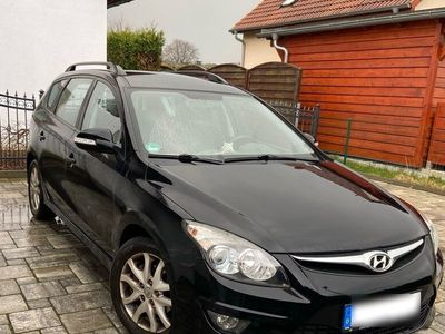 gebraucht Hyundai i30 CW 1.4 Classic Kombi schwarz unfallfrei