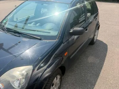 Gebraucht Ford Fiesta 90 PS (66 kW) 2006 Blau Kleinwagen