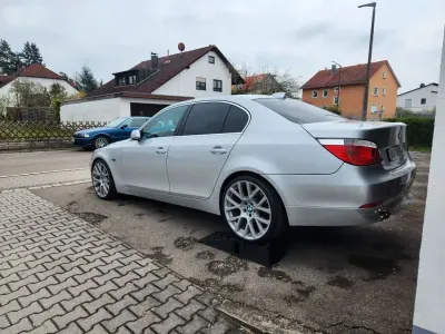 Second-hand BMW 525 177 CP (130 kW) 2005 Argintiu Berlinǎ