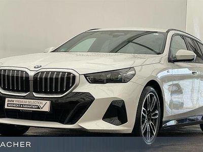 Mineralweiß metallic Gebraucht 2025 BMW 520 Comfort Edition Kombi | 54.349 € (Fairer Preis)