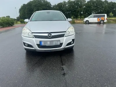 Gebraucht Opel Astra 105 PS (77 kW) 2007 Silber Limousine