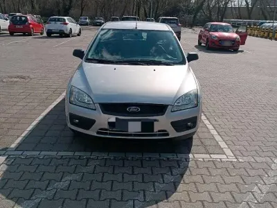 Gebraucht Ford Focus Ghia 101 PS (74 kW) 2005 Silber Kombi