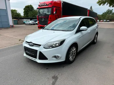 Gebraucht Ford Focus 140 PS (102 kW) 2011 Weiß Kombi
