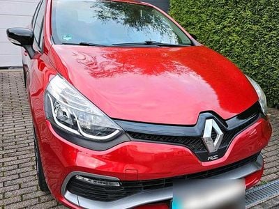 Usado Renault Clio IV R.S. 200 HP (147 kW) 2014 Vermelho Sedan
