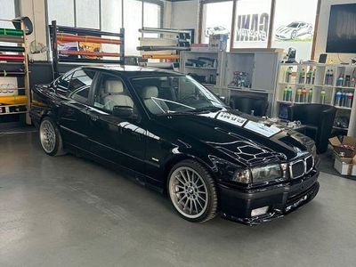 BMW 323