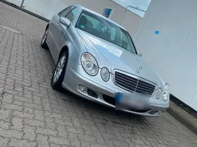 Gebraucht Mercedes E220 150 PS (110 kW) 2004 Silber Limousine