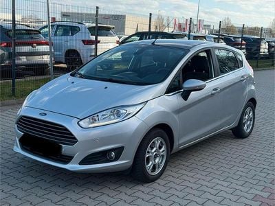 Gebraucht Ford Fiesta Titanium 125 PS (91 kW) 2016 Silber Kleinwagen