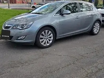 Gebraucht Opel Astra Innovation 180 PS (132 kW) 2011 Blau Kombi