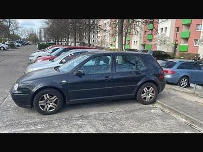 Schwarz Gebraucht 2001 VW Golf IV | 1.800 € (Fairer Preis)