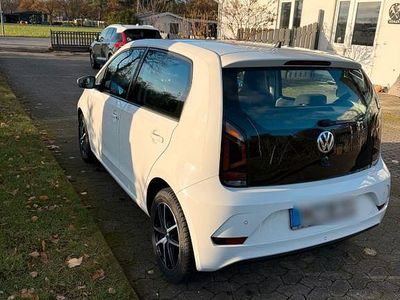 Weiß Gebraucht 2019 VW up! Kleinwagen | 9.500 € (Fairer Preis)