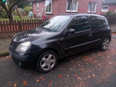 Schwarz Gebraucht 2002 Renault Clio II Kleinwagen | 1.199 €