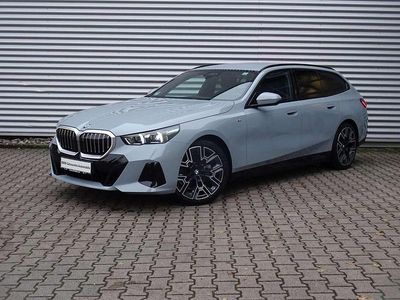 Gebraucht BMW 520 M Sport 197 PS (144 kW) 2025 M brooklyn grau metallic Kombi