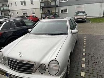 Second-hand Mercedes E200 Elegance 136 CP (100 kW) 2000 Berlinǎ