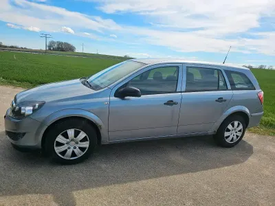 Gebraucht Opel Astra 110 PS (80 kW) 2009 Grau Kombi
