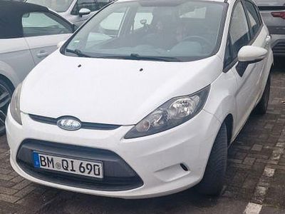 Gebraucht Ford Fiesta Trend 75 PS (55 kW) 2009 Weiß Kleinwagen