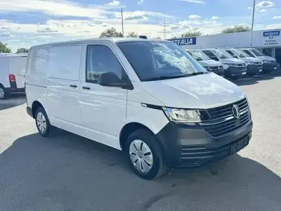 Gebraucht VW T7 150 PS (110 kW) 2024 Candyweiß Van