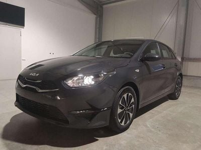Neu Kia Ceed 101 PS (74 kW) 2025 Phantomschwarz perleffekt Kleinwagen