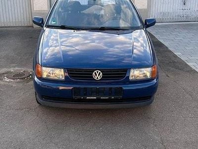 Second-hand VW Polo 60 CP (44 kW) 1996 Albastru Berlinǎ