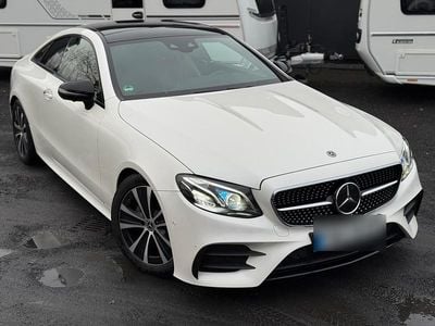 Weiß Gebraucht 2019 Mercedes E300 AMG line Coupé | 29.500 € (Etwas zu teuer)