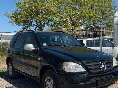 Begagnad Mercedes ML320 218 HK (160 kW) 2000 Svart SUV