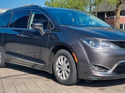 Gebraucht Chrysler Pacifica 291 PS (214 kW) 2016 Grau Van / Kleinbus