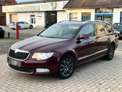 Używany Skoda Superb 140 KM (102 kW) 2012 Czerwony Kombi