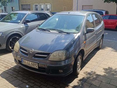Nissan Almera Tino