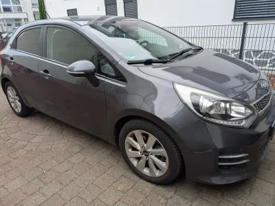 Gebraucht Kia Rio Premium 75 PS (55 kW) 2015 Grau Kleinwagen