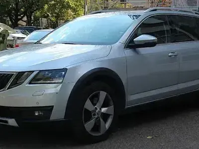 Gebraucht Skoda Octavia Scout 4x4 184 PS (135 kW) 2019 Silber Kombi