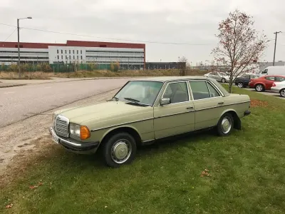 Gebraucht Mercedes 200 60 PS (44 kW) 1983 Grün Limousine