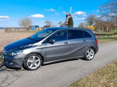 Gebraucht Mercedes B180 122 PS (89 kW) 2011 Grau Kleinwagen