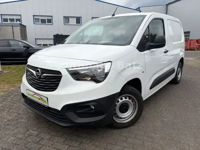 Używany Opel Combo Selection 110 KM (80 kW) 2020 Biały Minivan