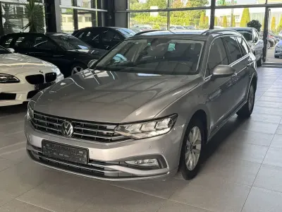 Gebraucht VW Passat 150 PS (110 kW) 2023 Pyrite silver metallic Kombi